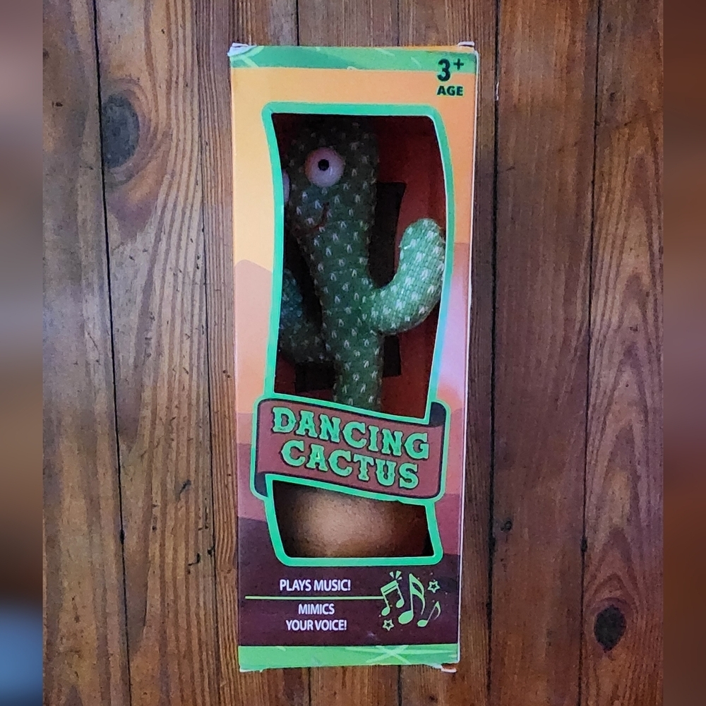 Green Dancing Cactus Toy With USB Charger. Excellent Used Condition